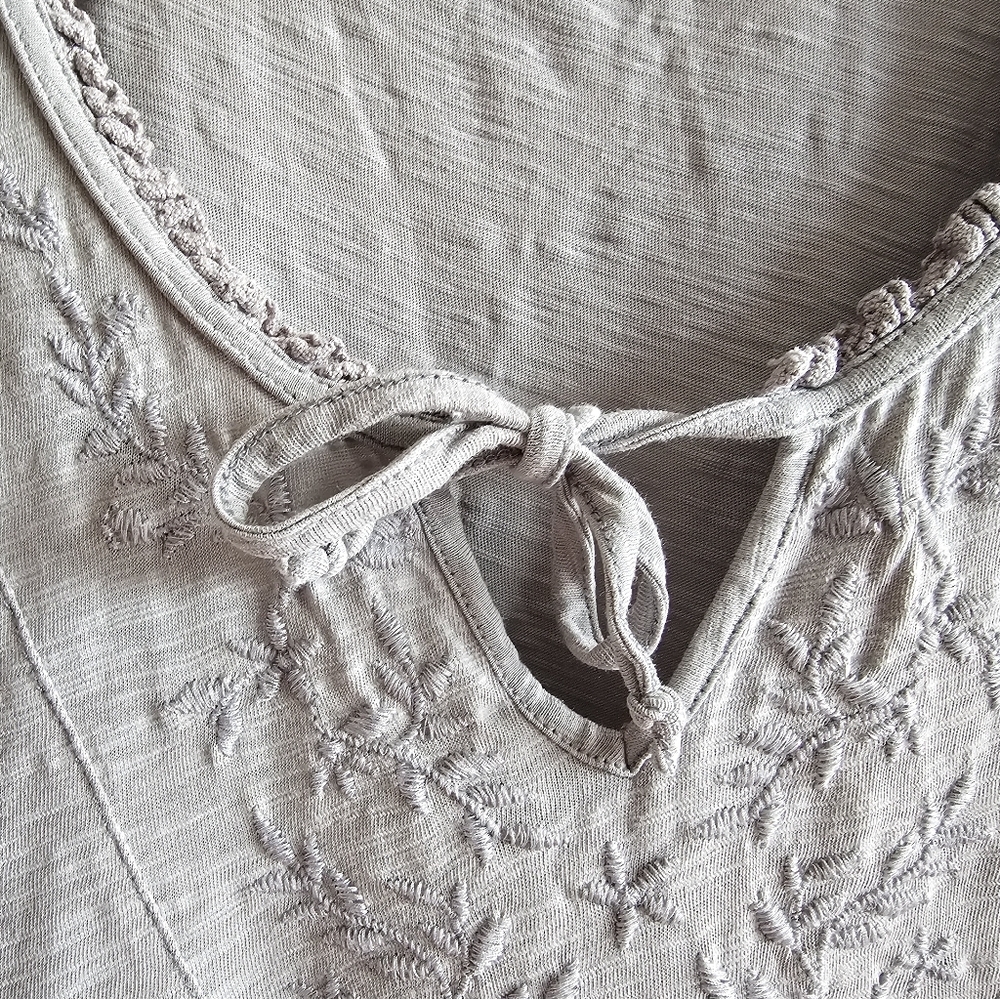 Embroidered Top - Picture 3 of 6